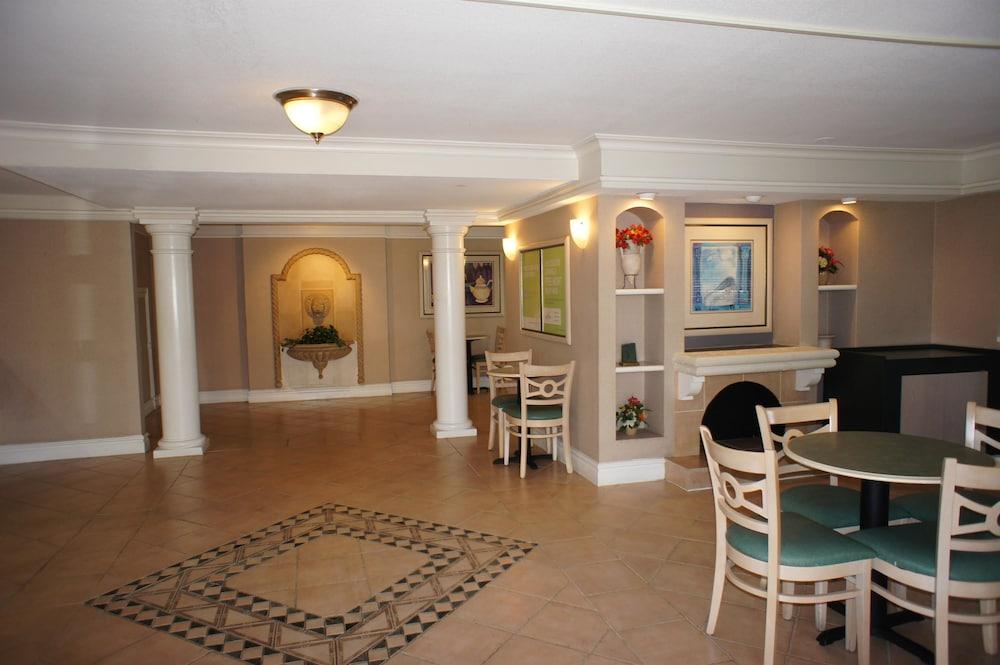 Baymont By Wyndham Fort Myers Central Exterior foto